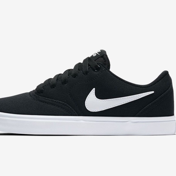 le scarpe nike numero 85 sb scarpa poshmark controllo solare di tela nera le scarpe nike numero 85 sb scarpa poshmark controllo solare di tela nera